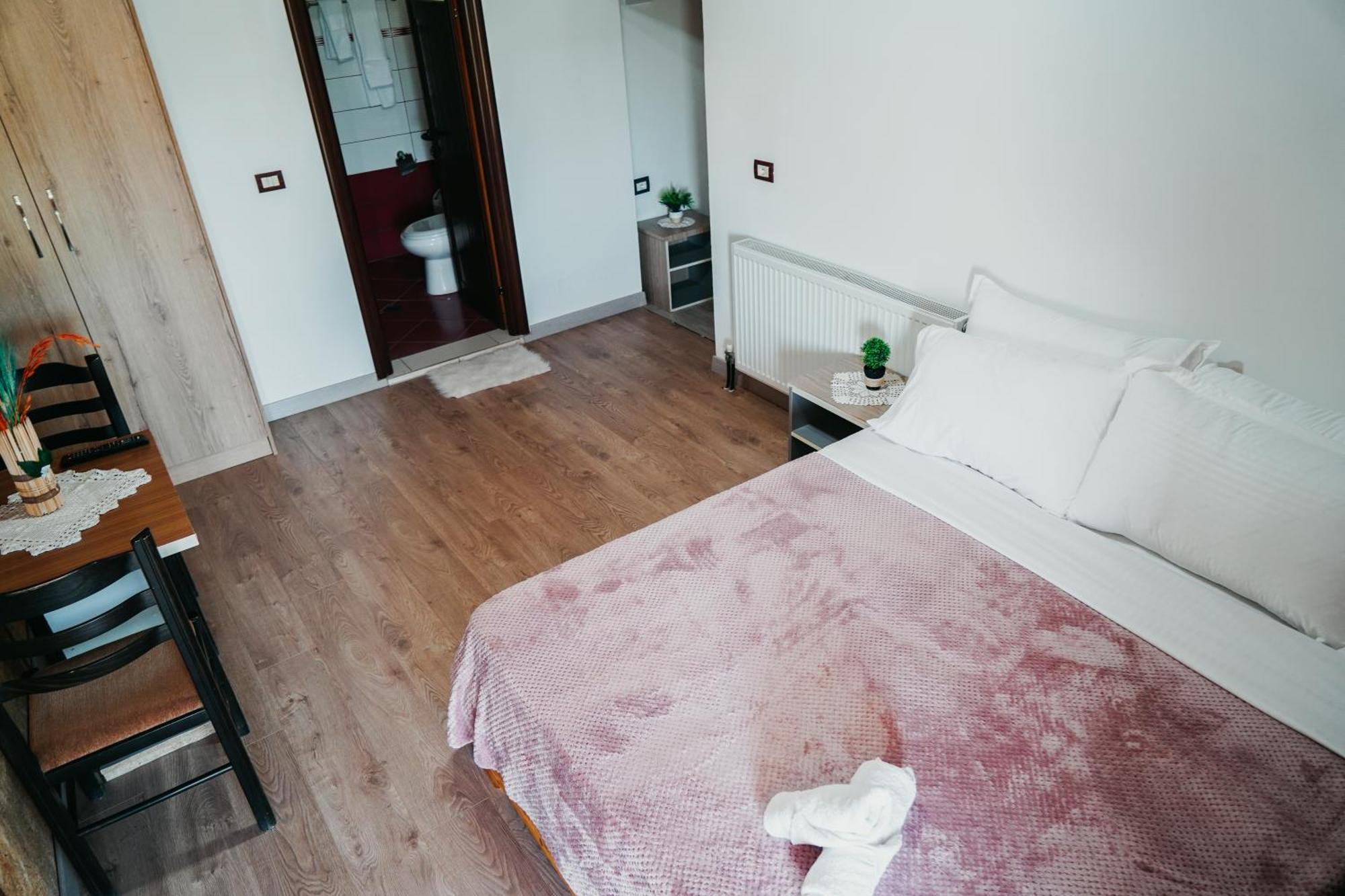 Bujtina Anlu Hotel Nepravishte ภายนอก รูปภาพ