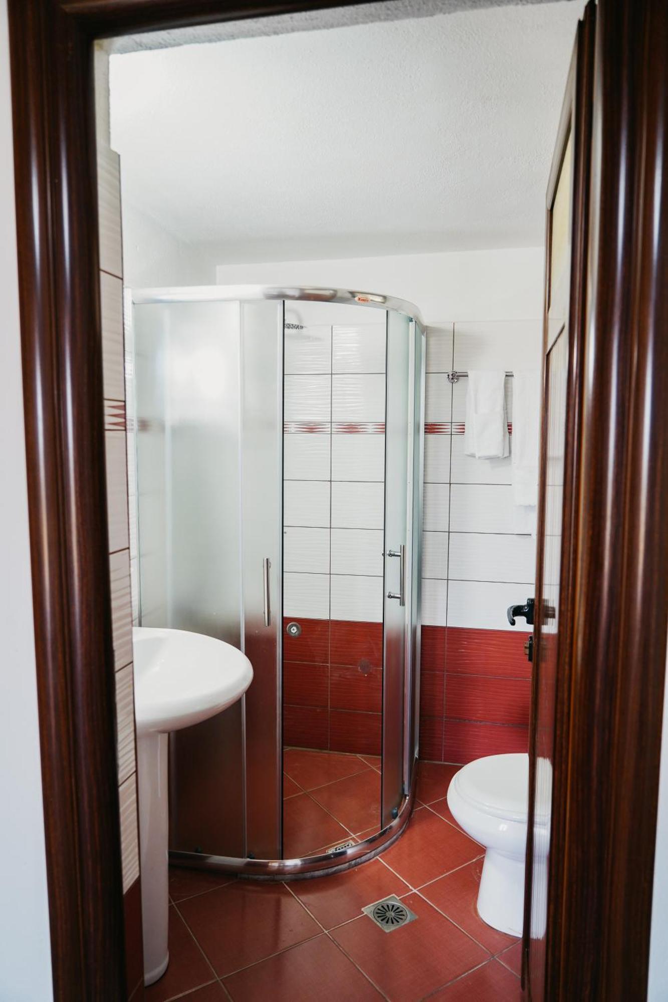 Bujtina Anlu Hotel Nepravishte ภายนอก รูปภาพ