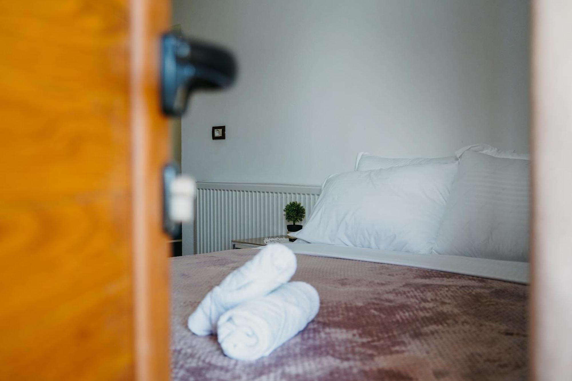 Bujtina Anlu Hotel Nepravishte ภายนอก รูปภาพ
