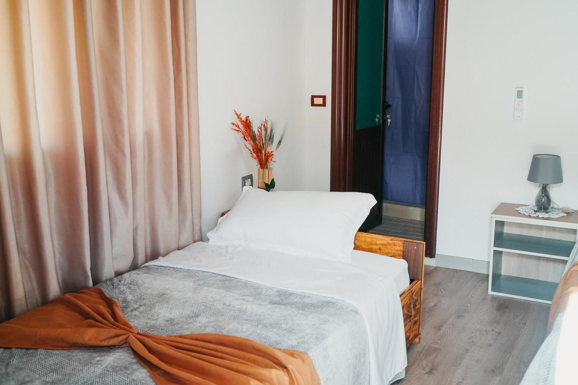 Bujtina Anlu Hotel Nepravishte ภายนอก รูปภาพ