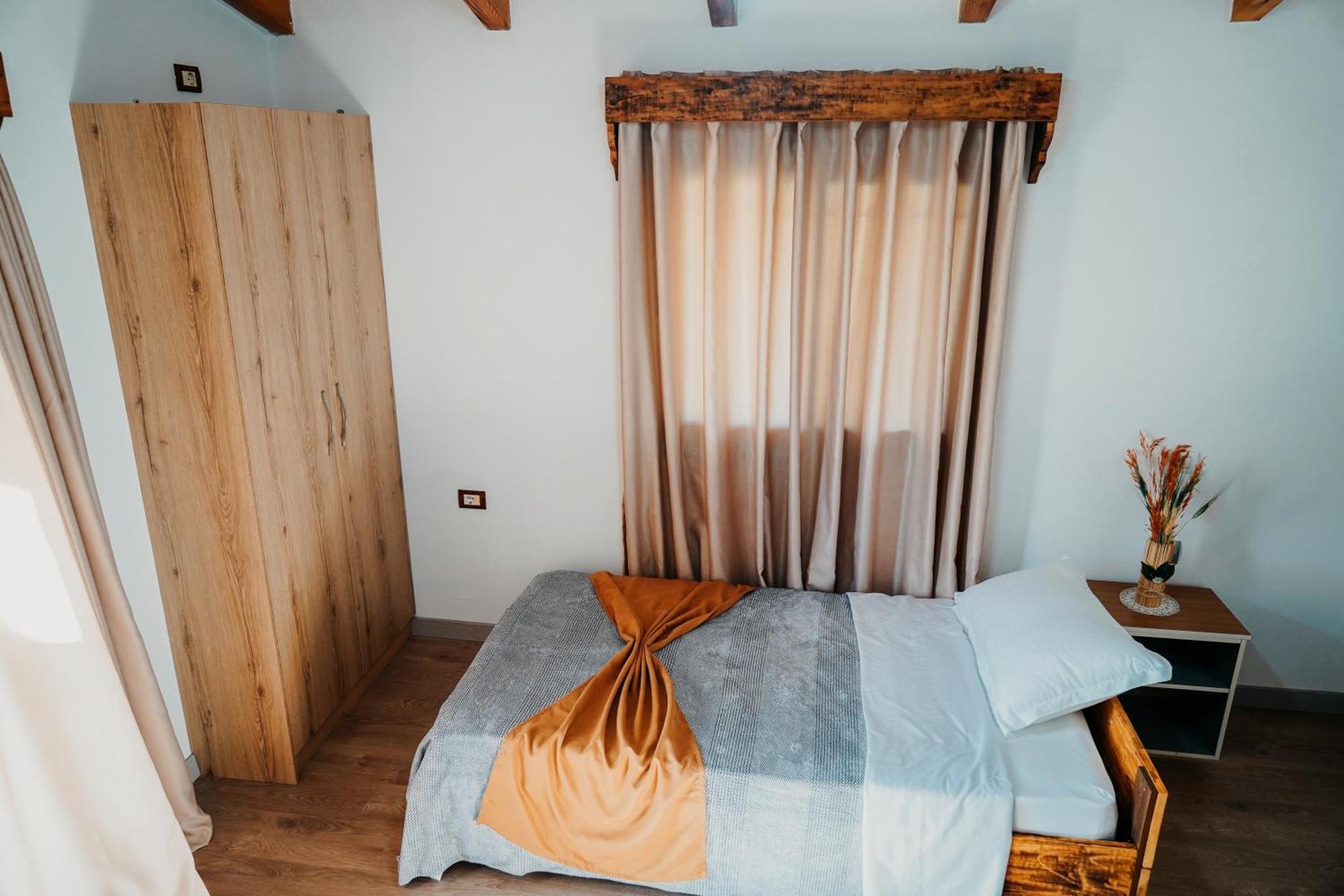 Bujtina Anlu Hotel Nepravishte ภายนอก รูปภาพ