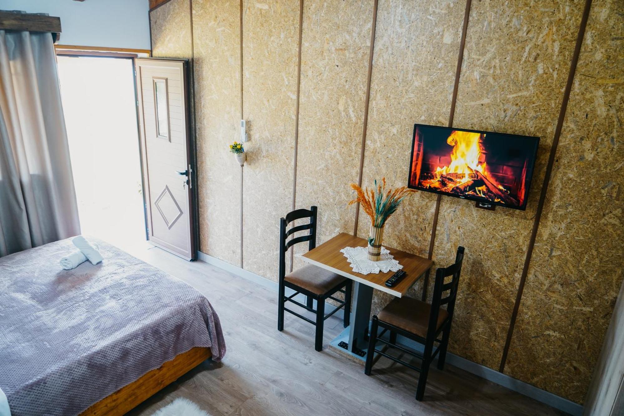 Bujtina Anlu Hotel Nepravishte ภายนอก รูปภาพ