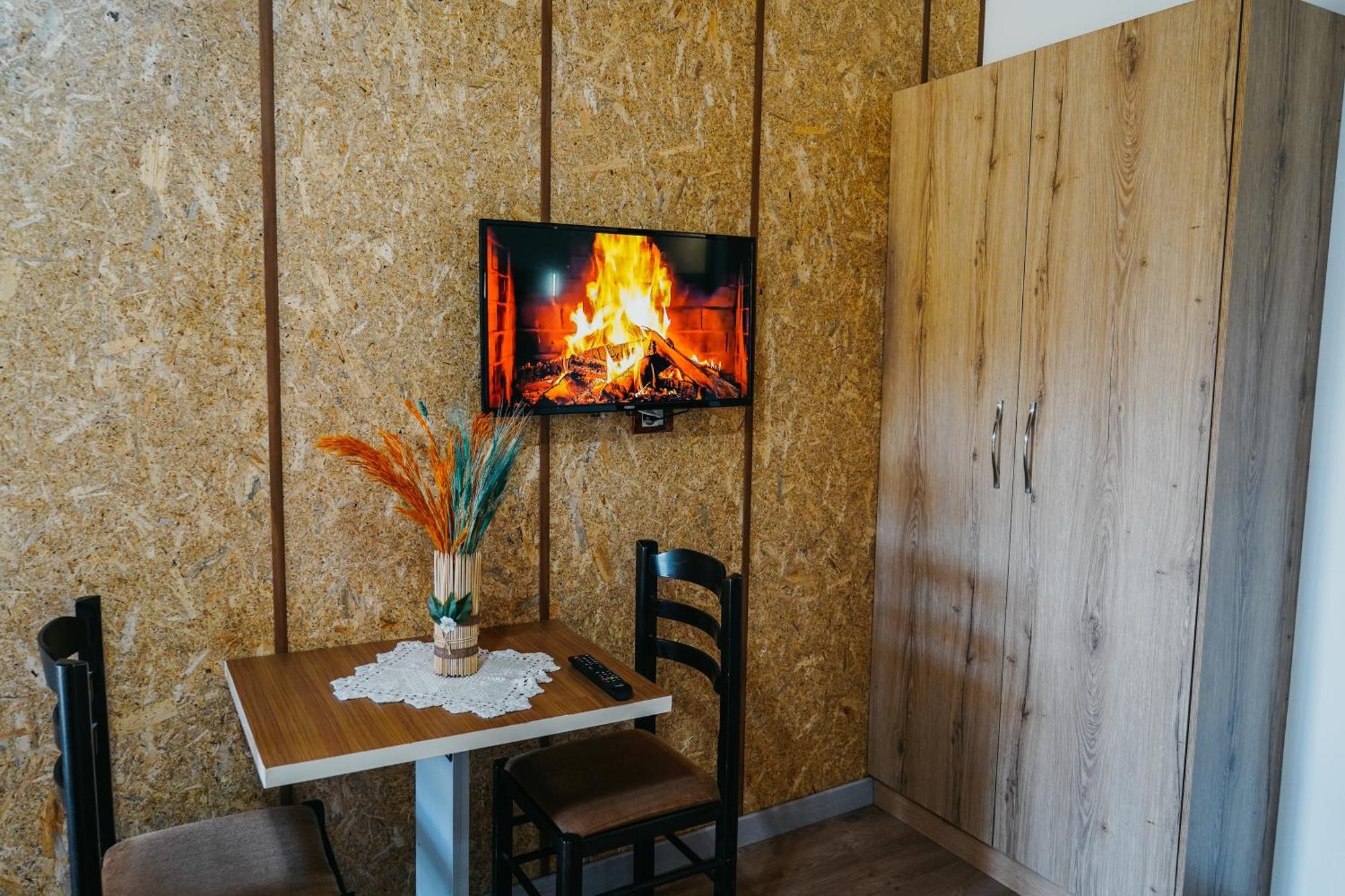 Bujtina Anlu Hotel Nepravishte ภายนอก รูปภาพ