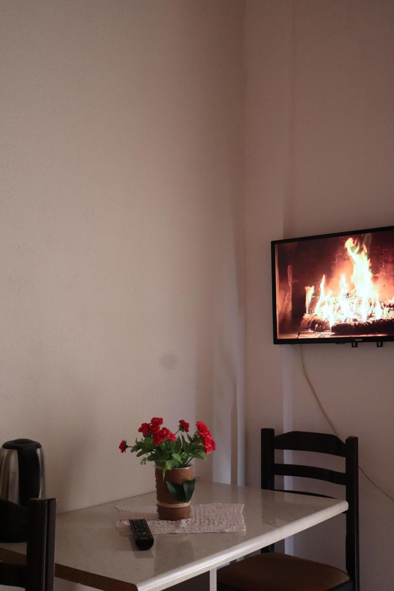 Bujtina Anlu Hotel Nepravishte ภายนอก รูปภาพ