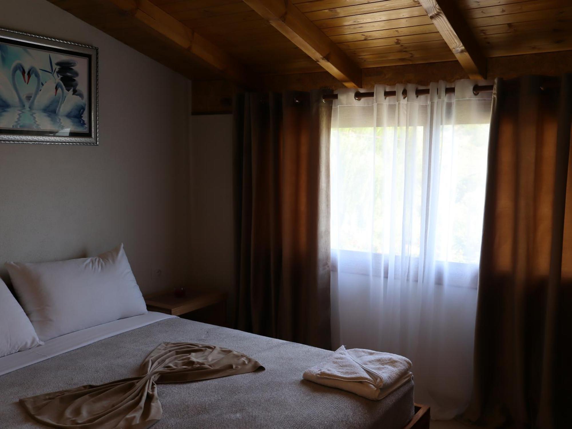 Bujtina Anlu Hotel Nepravishte ภายนอก รูปภาพ