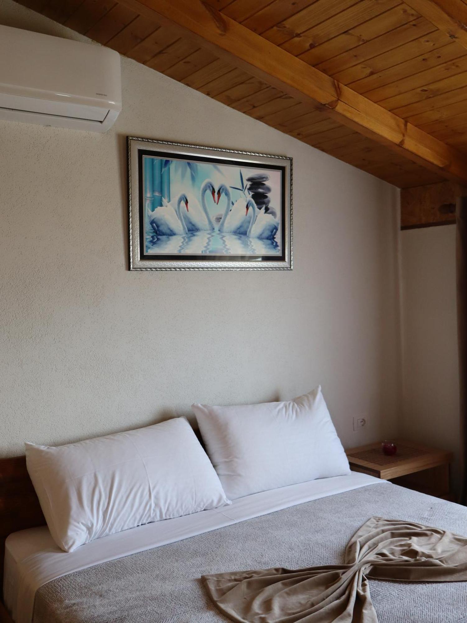 Bujtina Anlu Hotel Nepravishte ภายนอก รูปภาพ